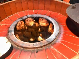 饒河街夜市の福州世祖胡椒餅の焼きたて胡椒餅