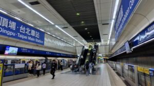 台北駅の広い構内（2025年6月撮影）